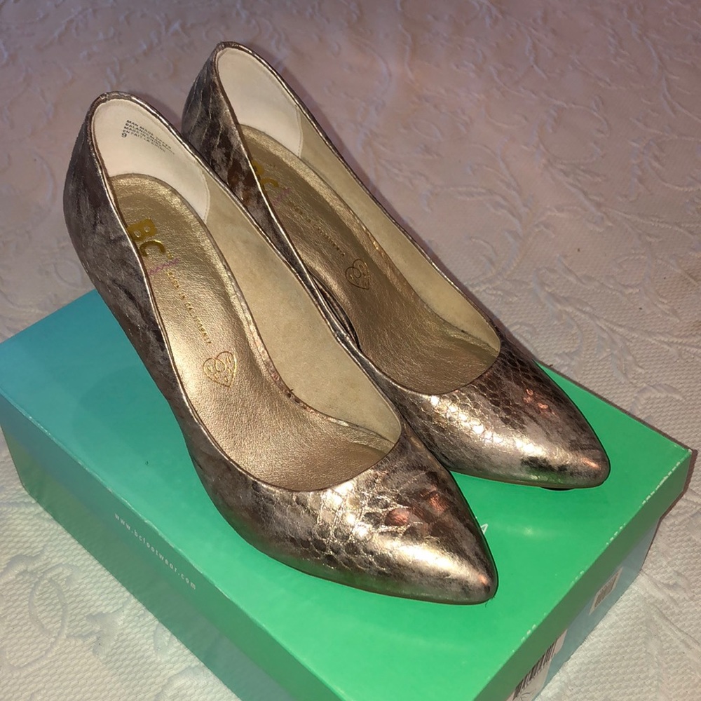BC Women’s Snakeskin Heels Size 9